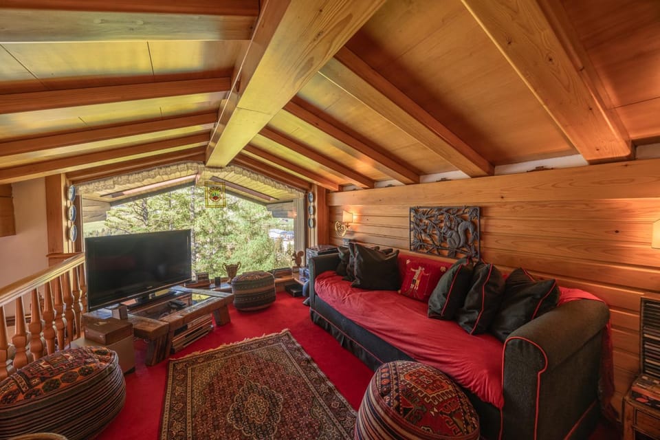 Communal lounge/ TV room, Living room