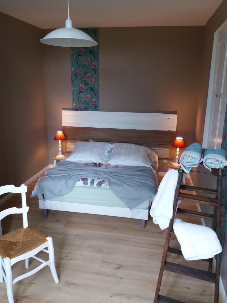 Bed, Living room