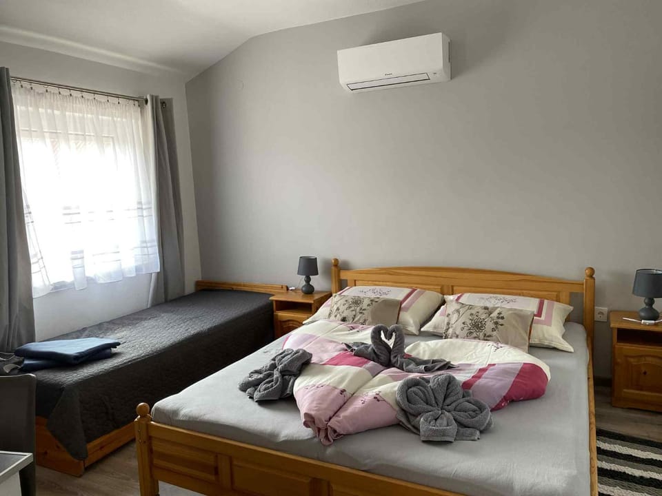 Kármen Apartmanház Hévíz Apartment in Hévíz