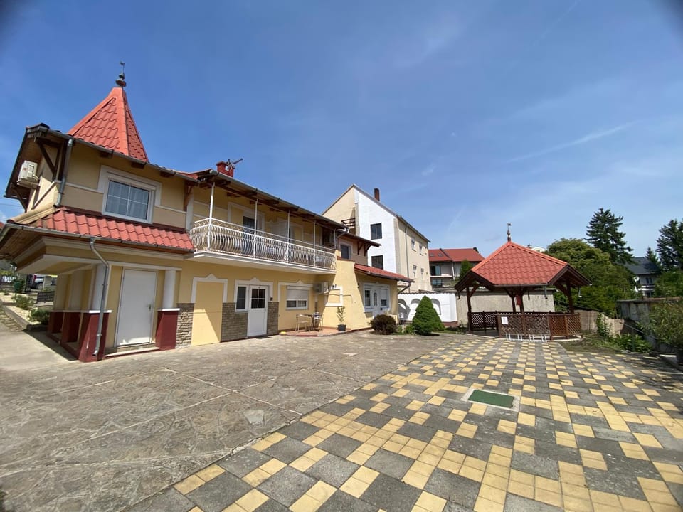Kármen Apartmanház Hévíz Apartment in Hévíz