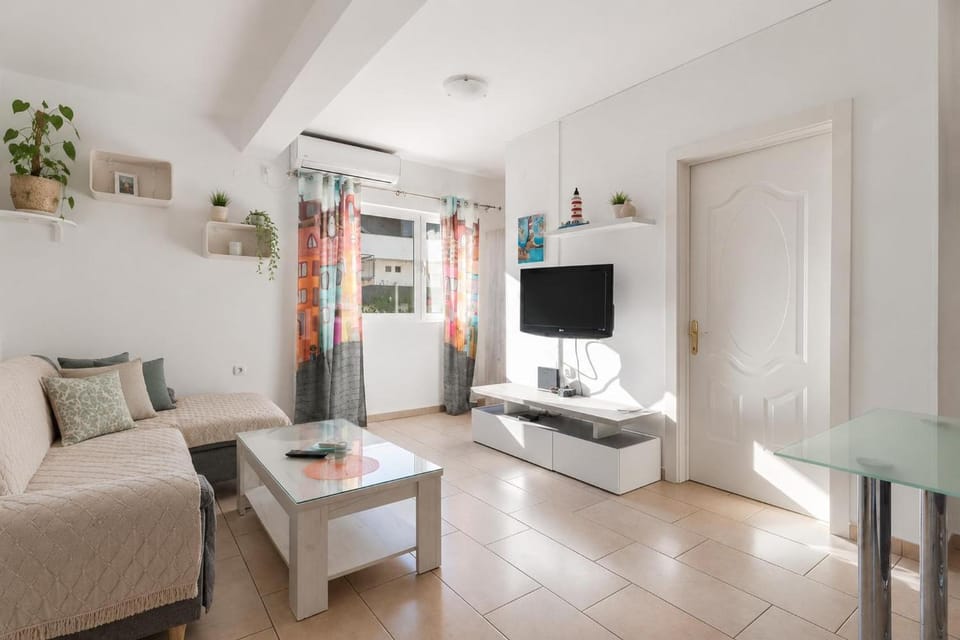 Communal lounge/ TV room, TV and multimedia, Living room