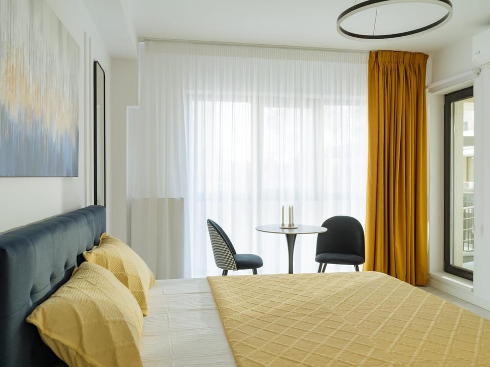 Yellow Charm Plaza Apartment Lujerului Apartment in Bucharest