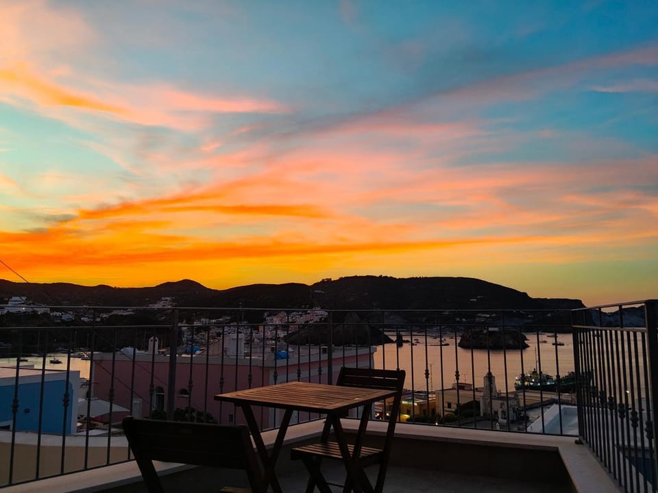 Nearby landmark, Natural landscape, View (from property/room), Balcony/Terrace, Sea view, Sunset