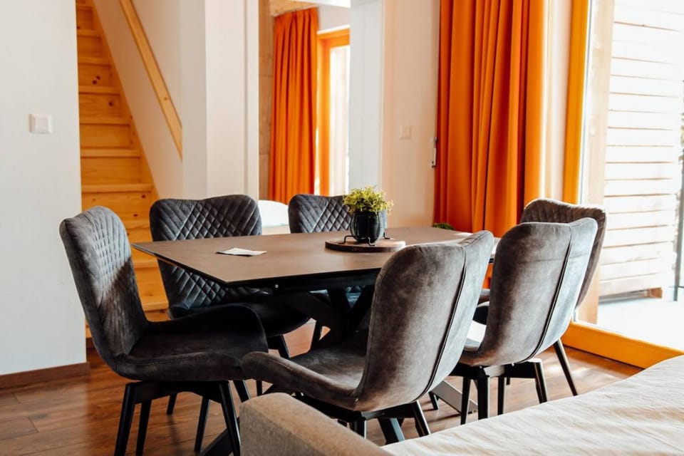 Seating area, Dining area