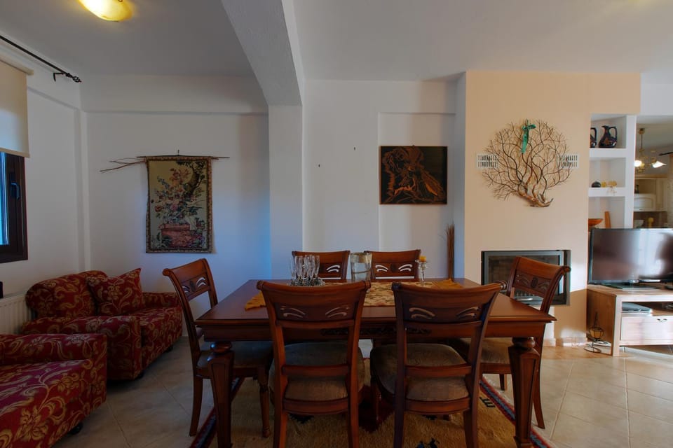 TV and multimedia, Living room, Dining area