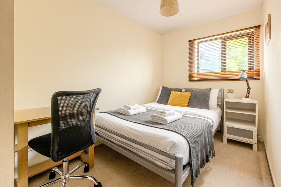 Bed, Seating area, Bedroom, towels