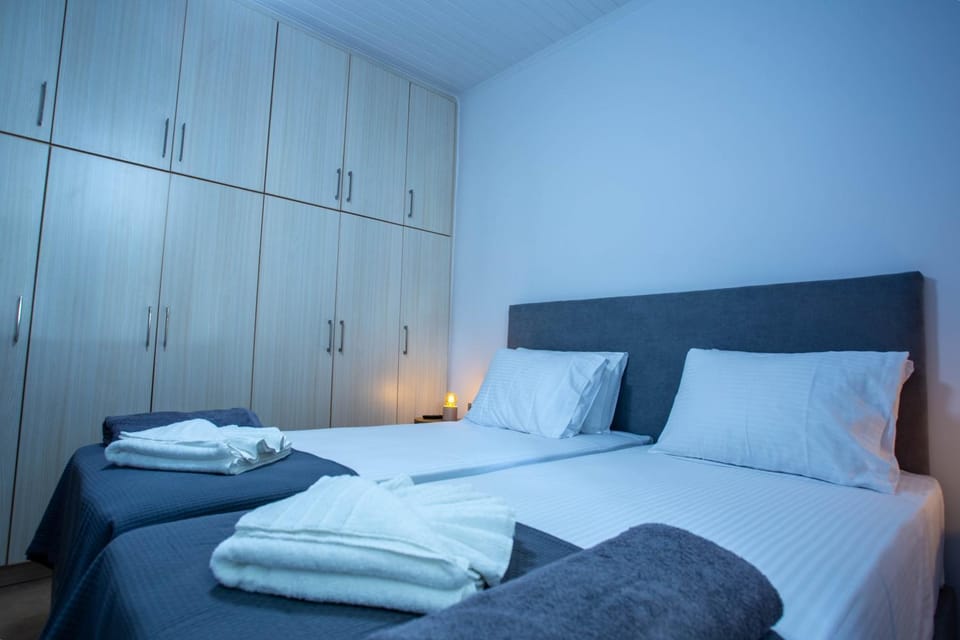 Bed, Photo of the whole room, Bedroom, towels, wardrobe
