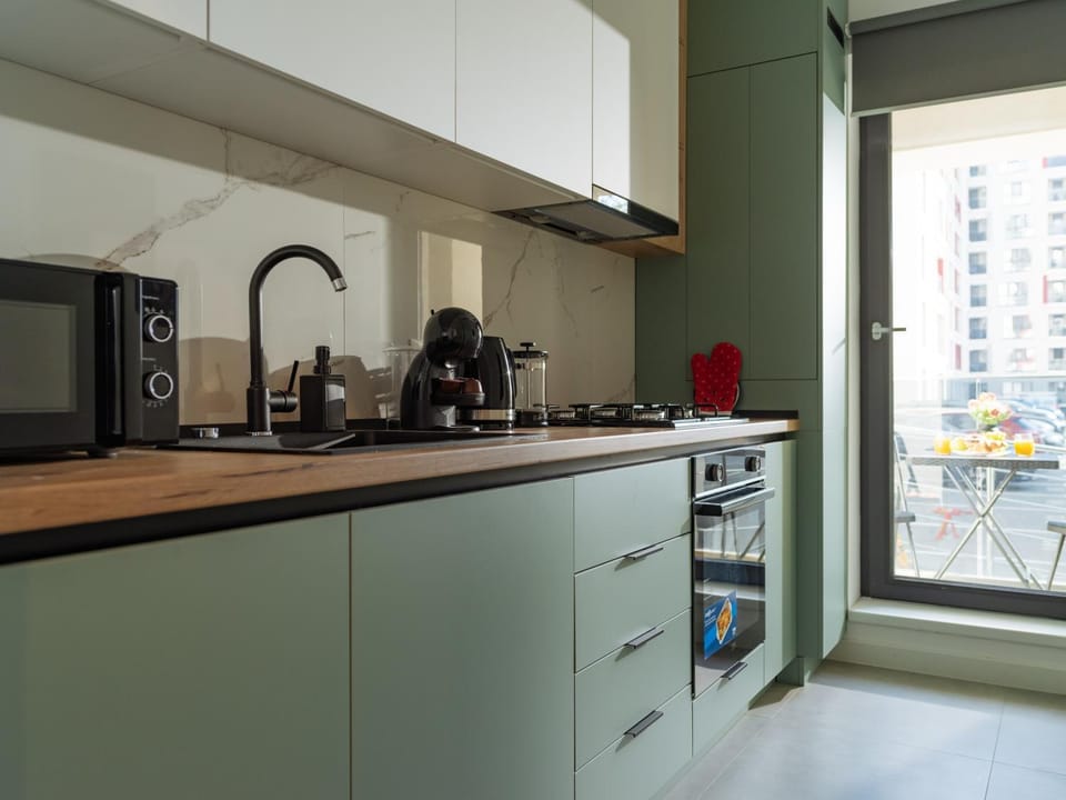 Coffee/tea facilities, Kitchen or kitchenette, dishwasher, stove