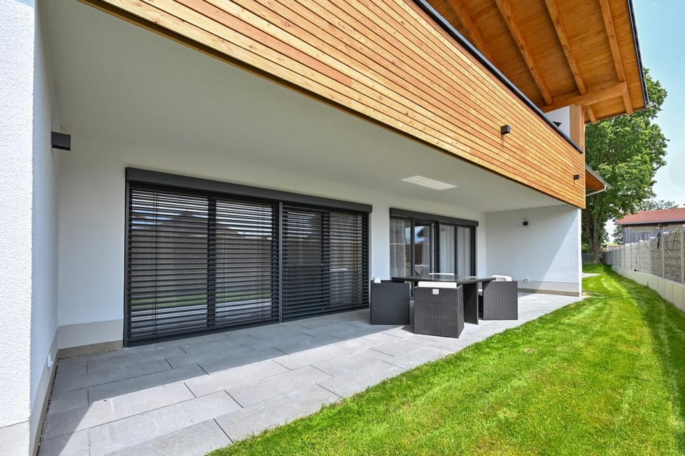 Property building, Garden, Balcony/Terrace