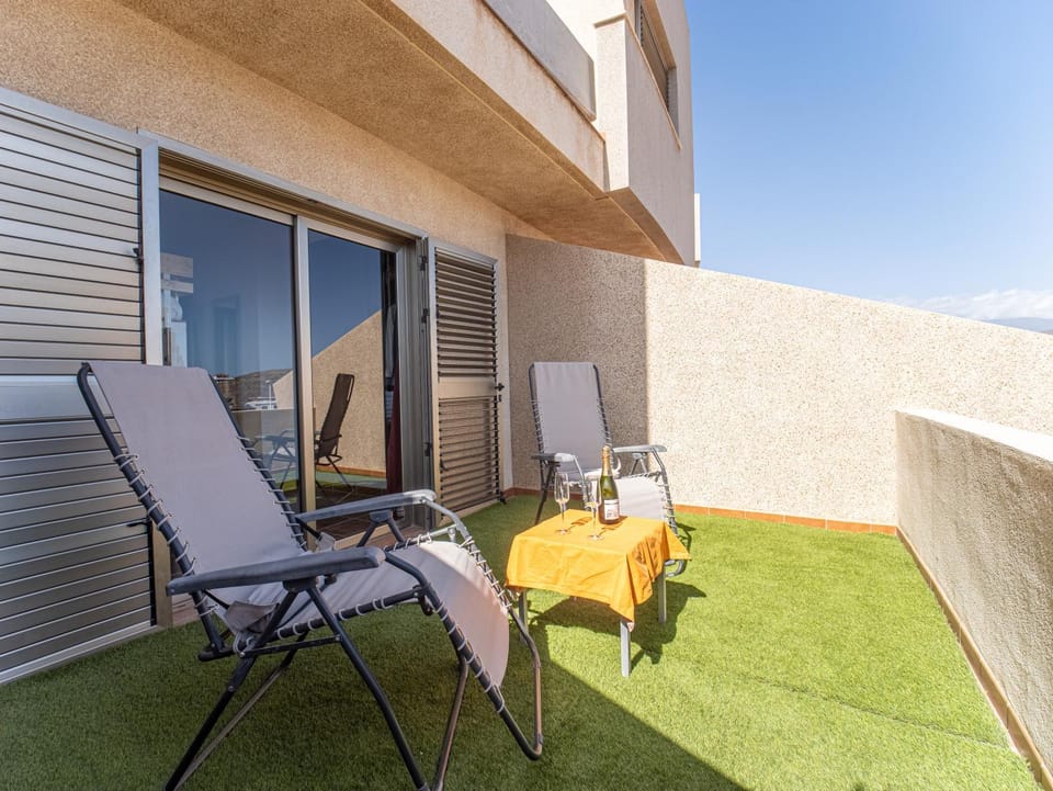 Balcony/Terrace, sunbed