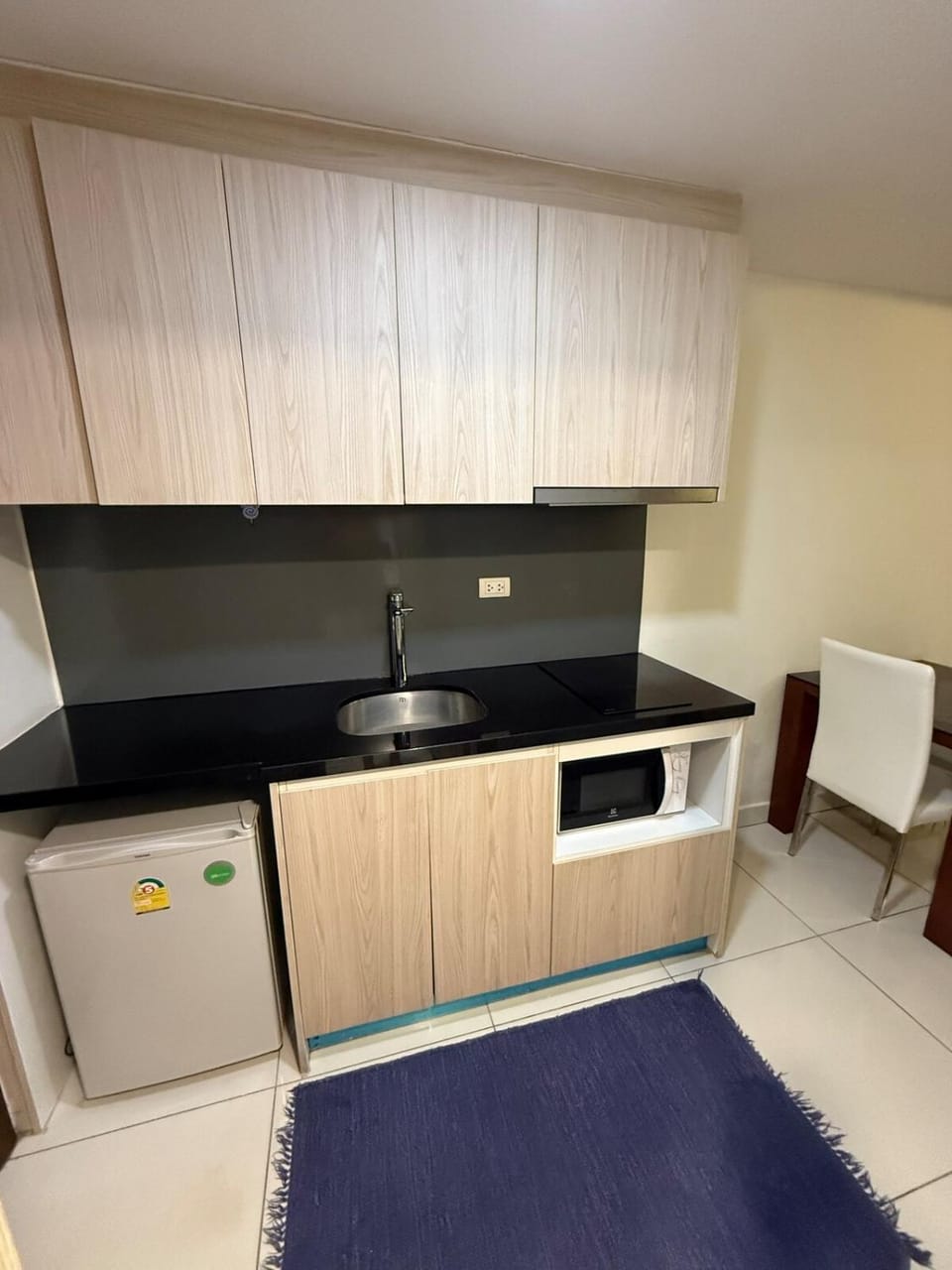 Kitchen or kitchenette, oven, stove