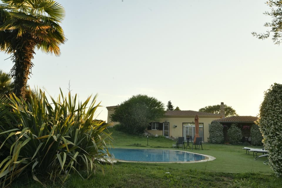 Property building, Garden, Swimming pool