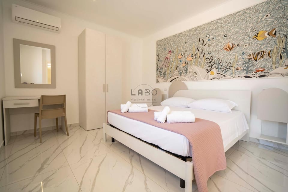 Bed, Photo of the whole room, Bedroom, towels, air conditioner