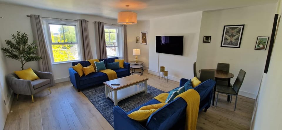 Chic 1BR Teddington Apartment Modern & Bright Apartment in Kingston upon Thames