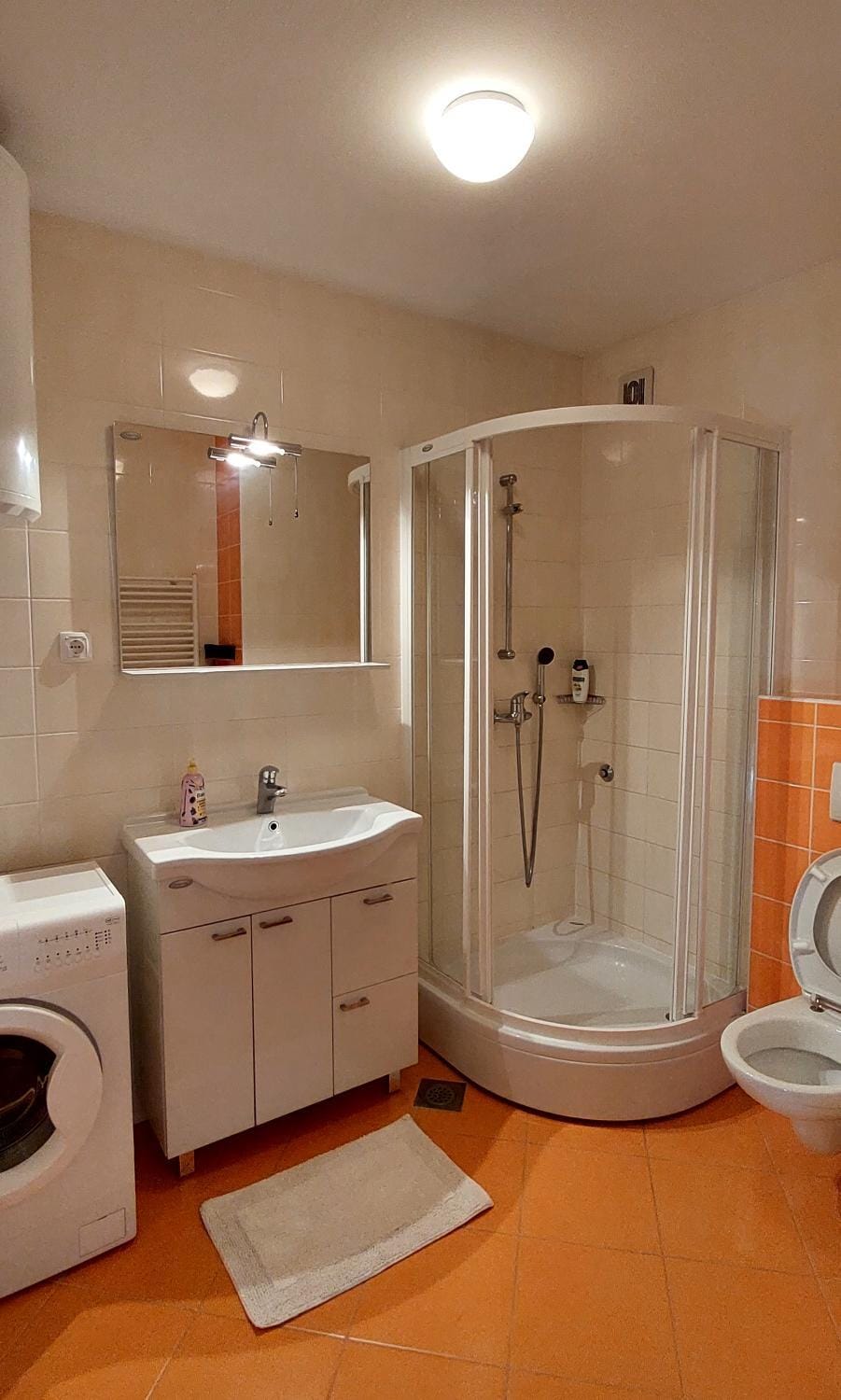 Shower, Toilet, Bathroom, towels
