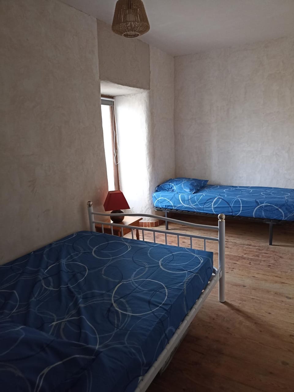chambre pour 3 Hostel in Normandy
