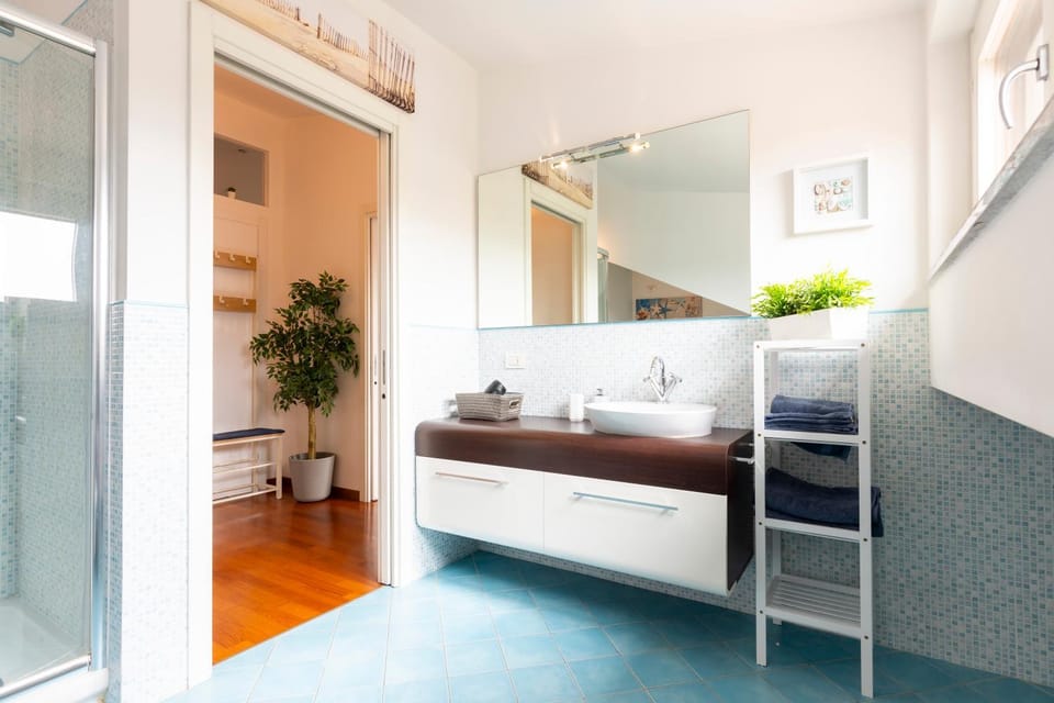 Bathroom, towels