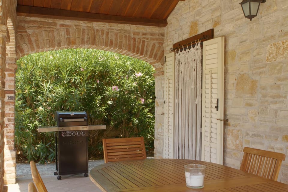 BBQ facilities, Dining area