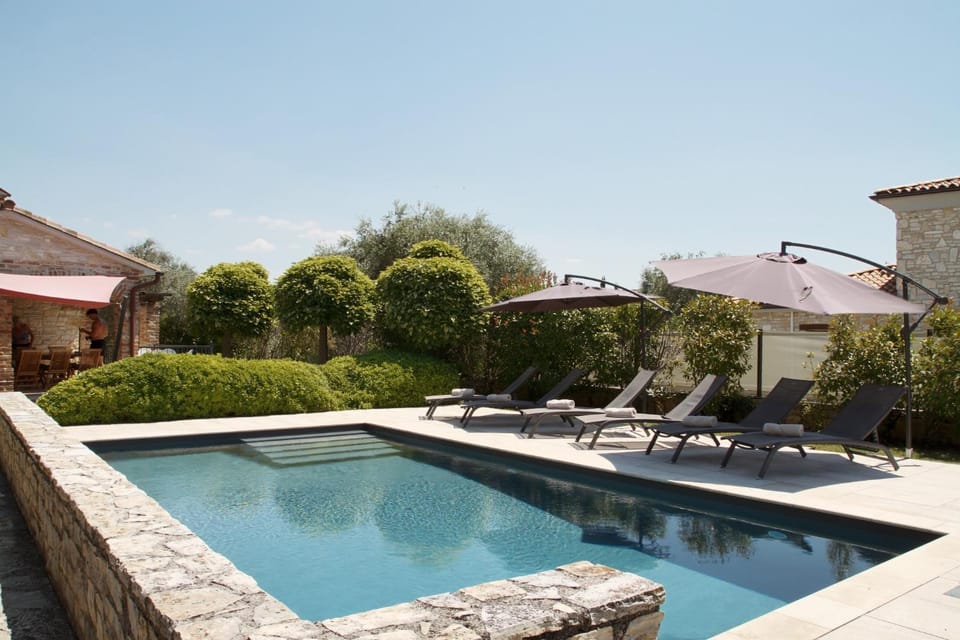 Day, Swimming pool, sunbed