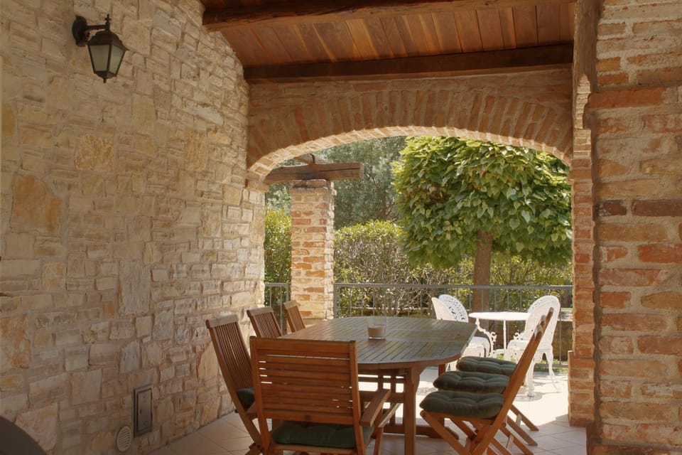 Property building, Day, Dining area, Breakfast
