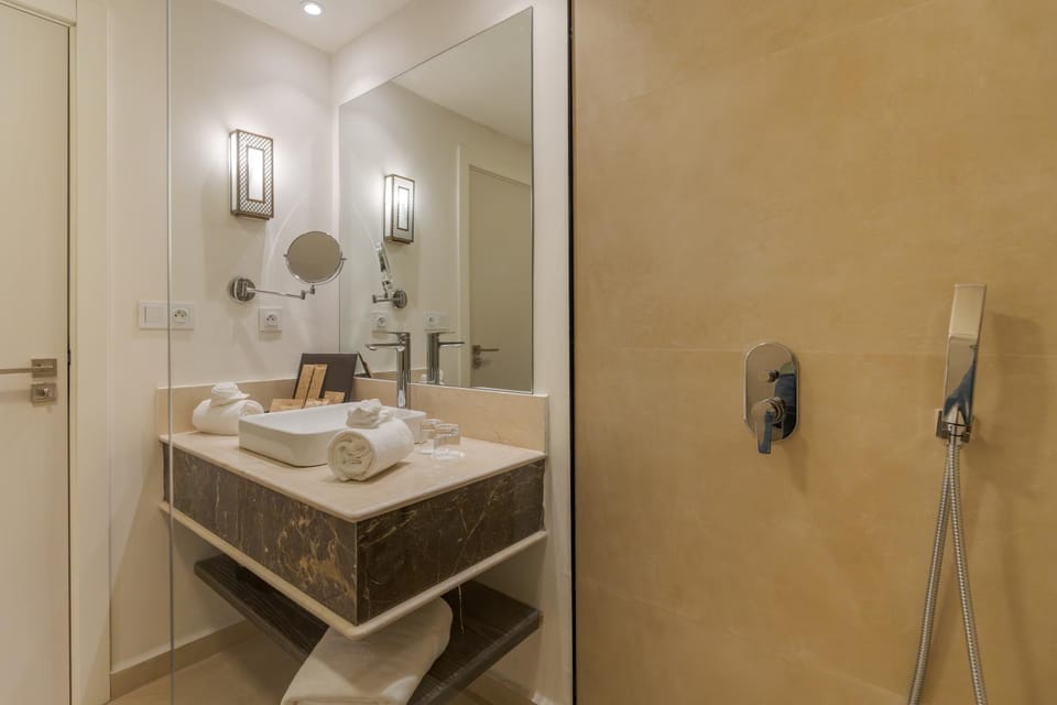 Shower, Bathroom, towels