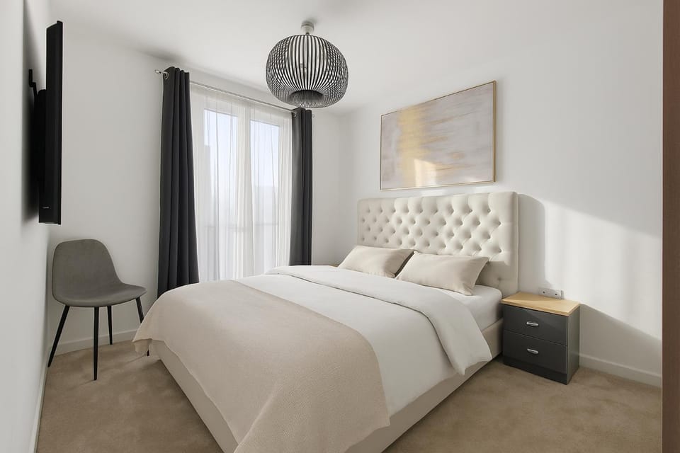 Bed, TV and multimedia, Photo of the whole room, Seating area, Bedroom