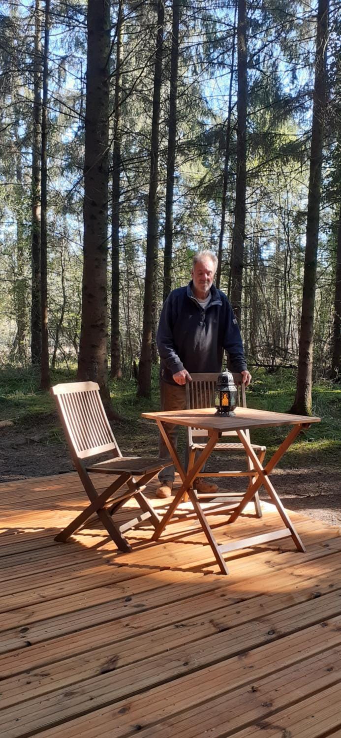 Property building, Patio, Natural landscape, Summer, Seating area, Location