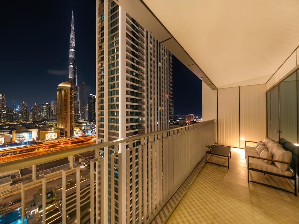 Night, View (from property/room), Balcony/Terrace, Seating area, City view, Landmark view