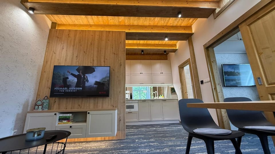TV and multimedia, Seating area