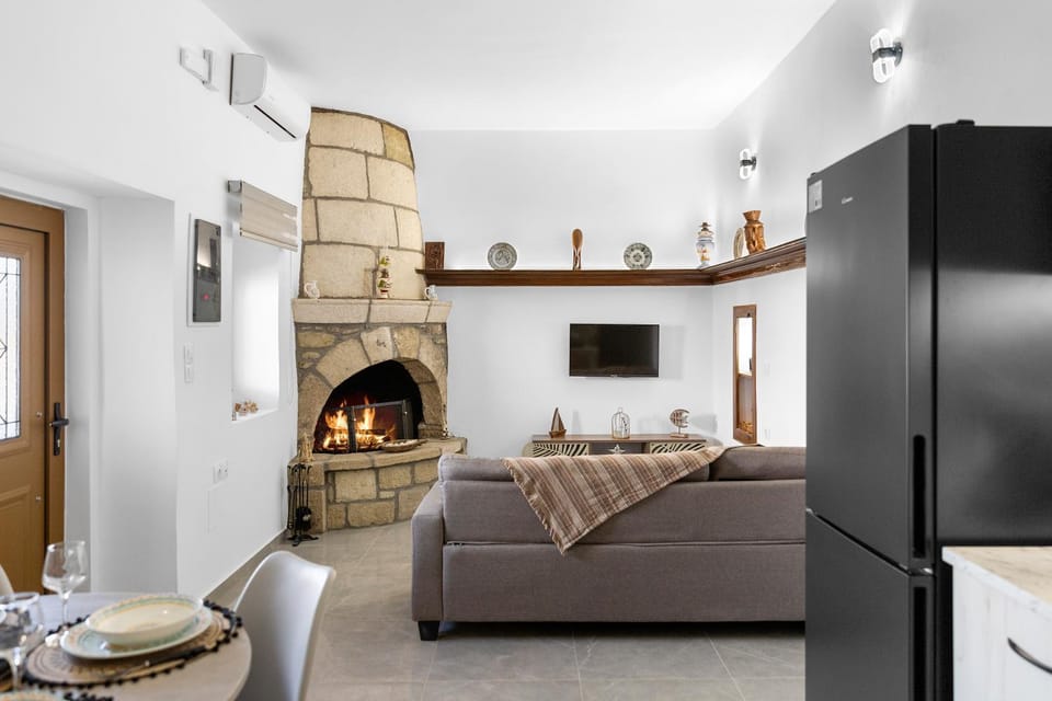TV and multimedia, Kitchen or kitchenette, Living room, Seating area, Evening entertainment, flat iron, oven