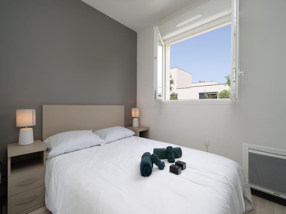 Bed, Bedroom