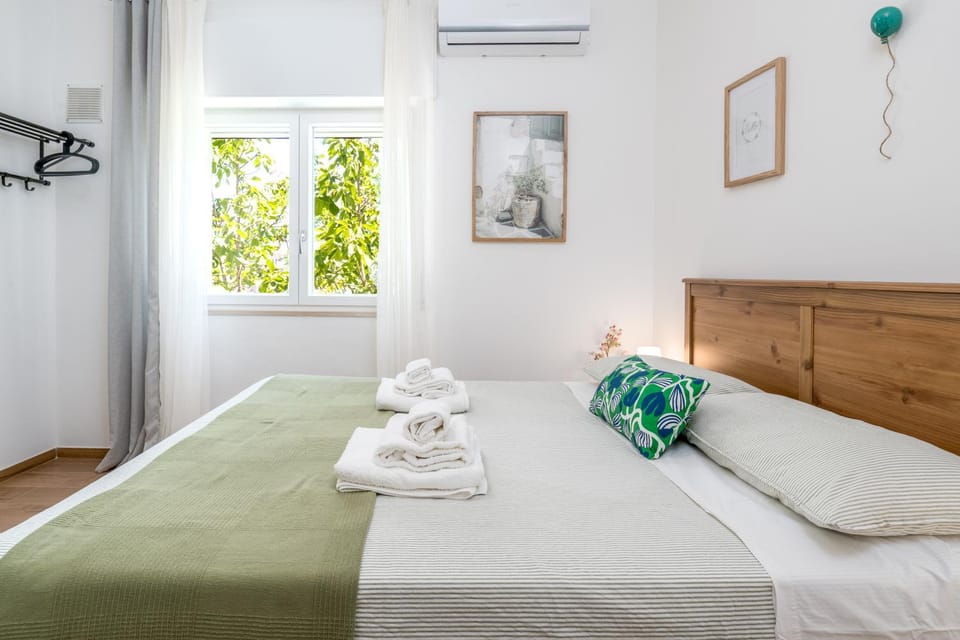 Bed, View (from property/room), Photo of the whole room, Bedroom, Garden view, Garden view, Quiet street view, air conditioner