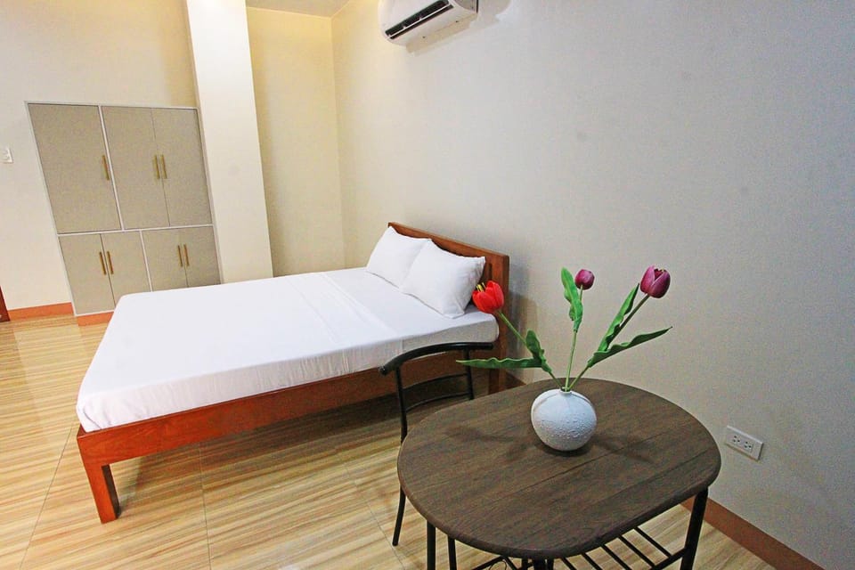 Bed, Photo of the whole room, Bedroom, air conditioner