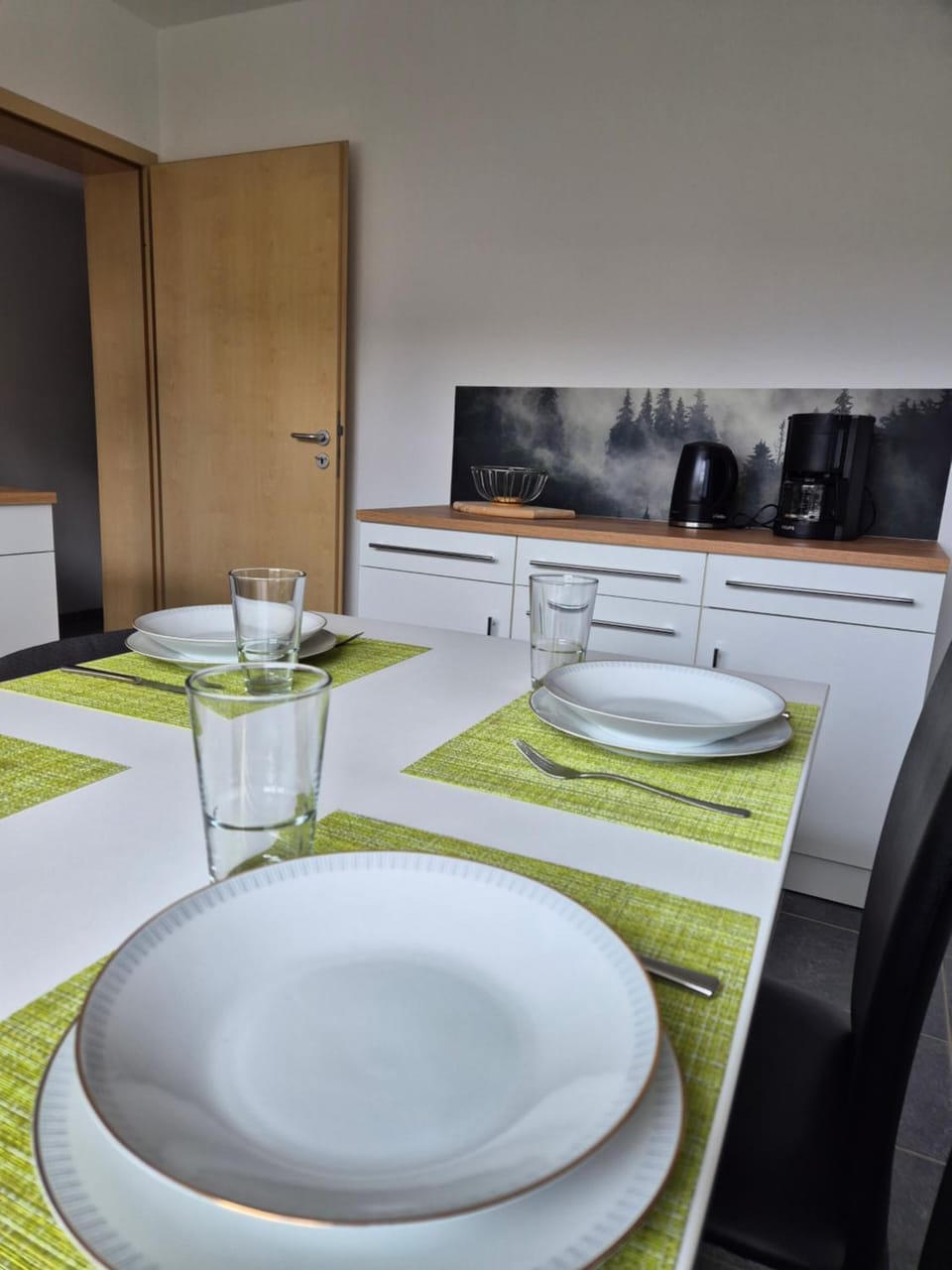 Kitchen or kitchenette, Dining area