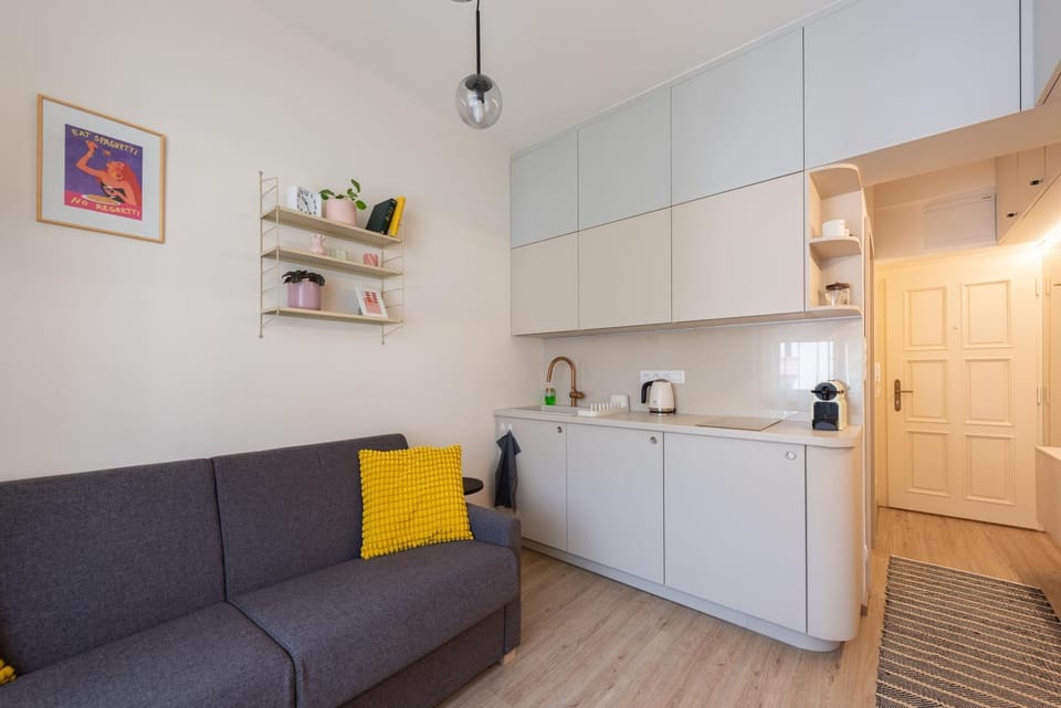 Kitchen or kitchenette, Seating area