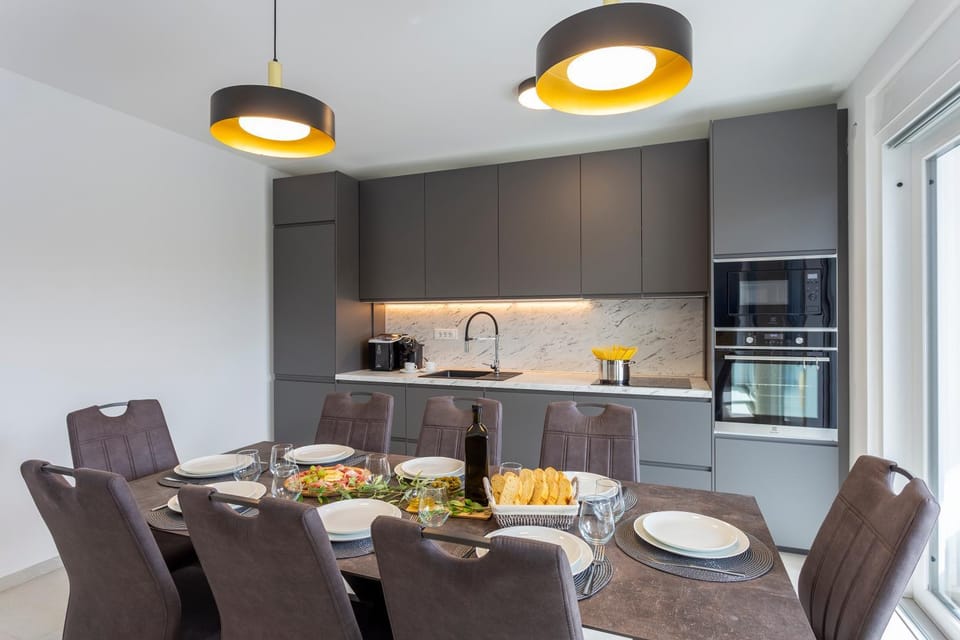 Kitchen or kitchenette, Food and drinks, Seating area
