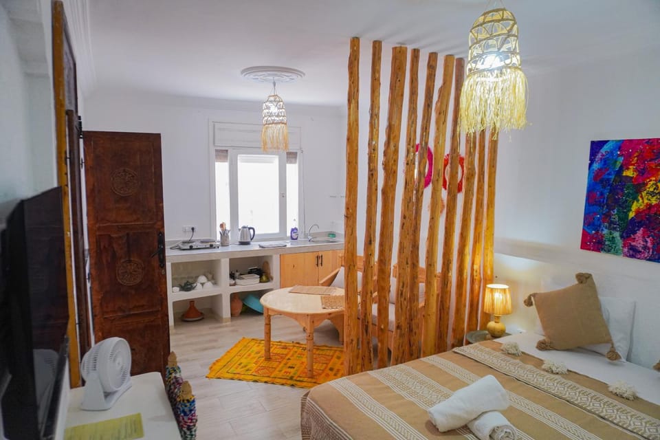 Bed, Dining area, Bedroom, towels