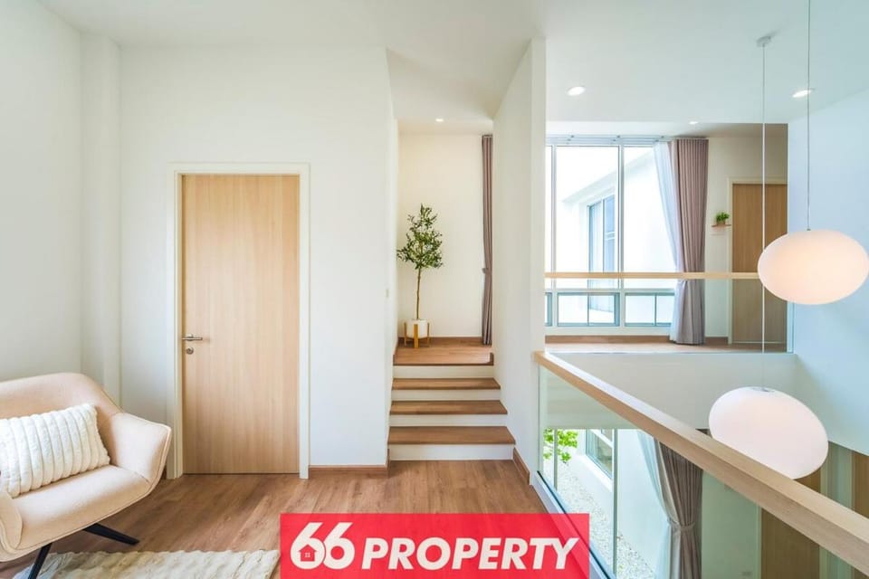 Modern 4 BR Home - Walk to Shopping and Supermarket House in Chiang Mai