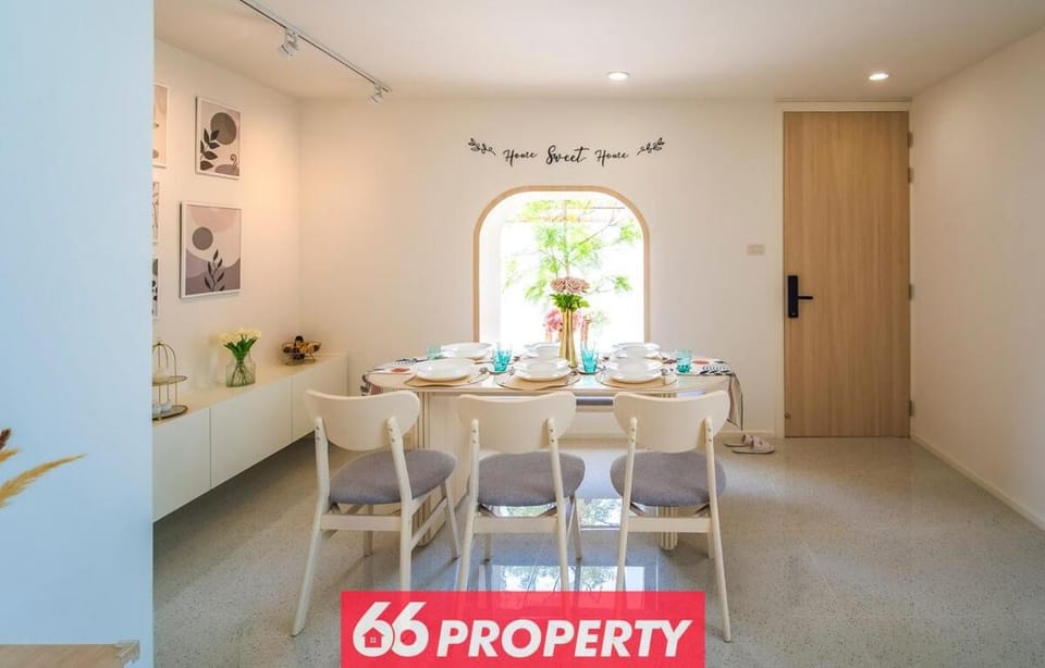 Modern 4 BR Home - Walk to Shopping and Supermarket House in Chiang Mai