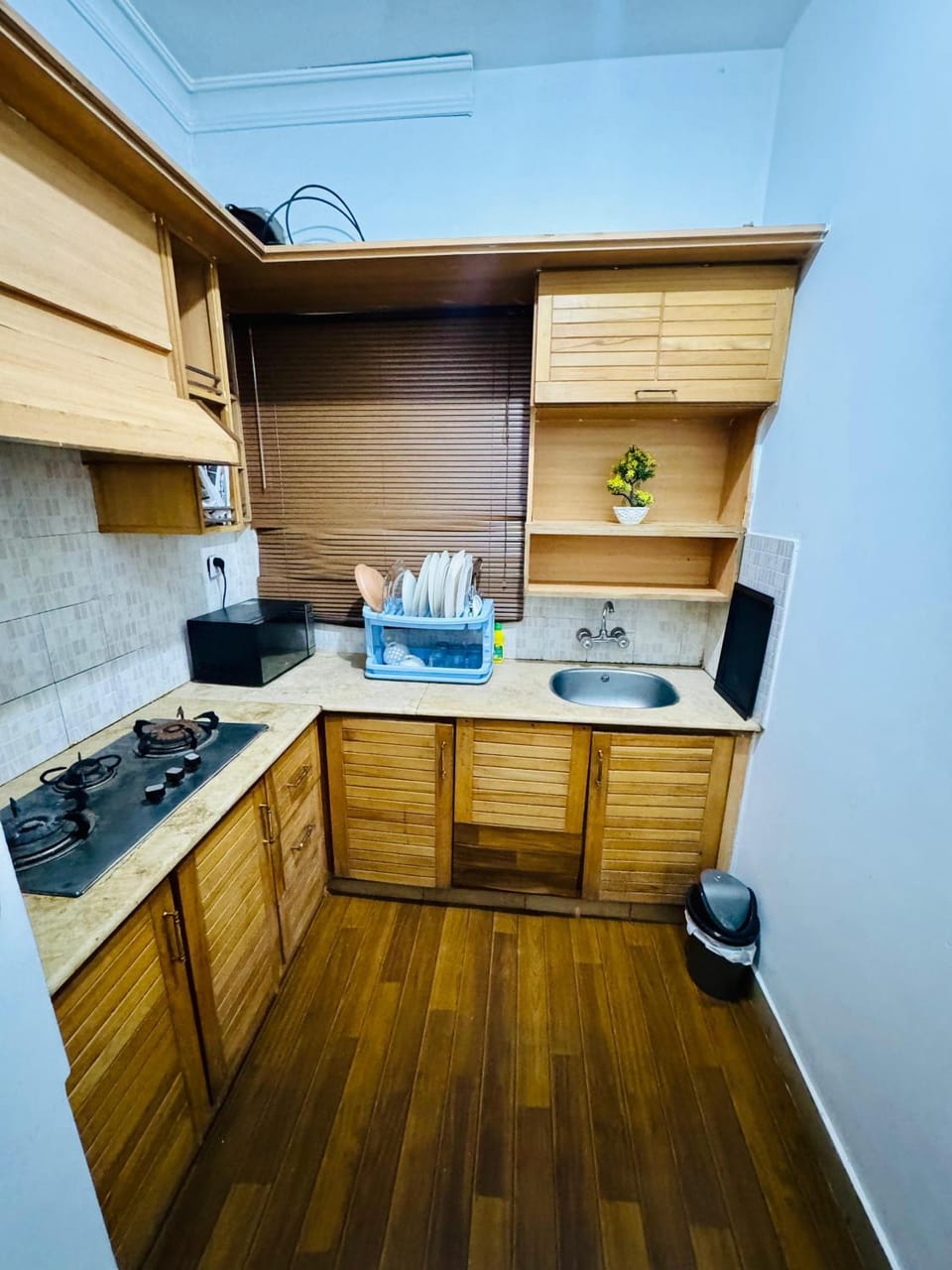 Kitchen or kitchenette, minibar