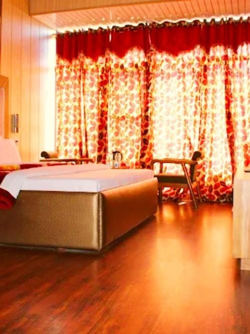 Hotel President Dalhousie-Pure veg Hotel in Himachal Pradesh