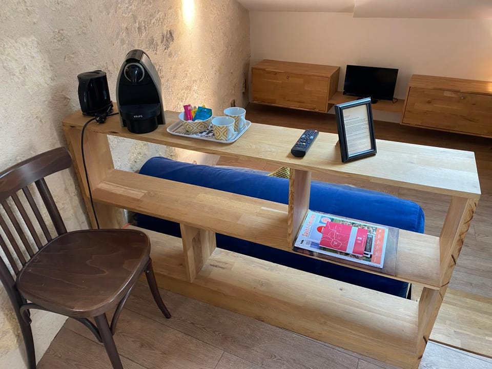 Coffee/tea facilities, Seating area