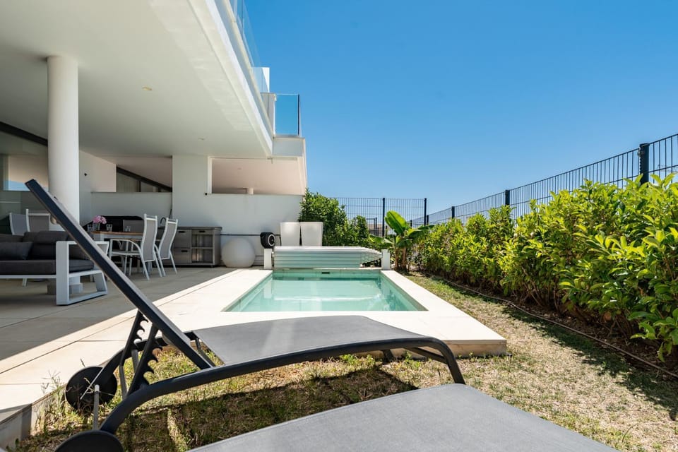 Day, Garden, Balcony/Terrace, Balcony/Terrace, Pool view, Swimming pool, Swimming pool, sunbed
