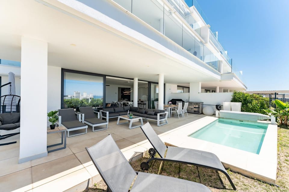 Property building, Day, View (from property/room), Balcony/Terrace, Balcony/Terrace, Pool view, Sea view, Swimming pool, Swimming pool, sunbed
