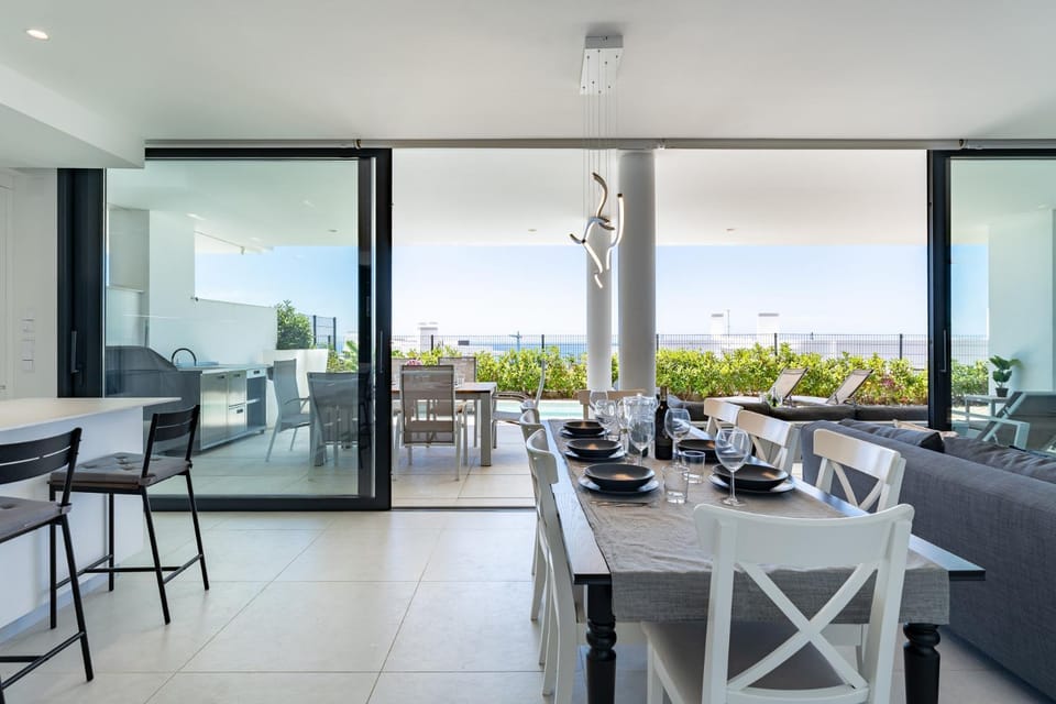 View (from property/room), Balcony/Terrace, Living room, Dining area