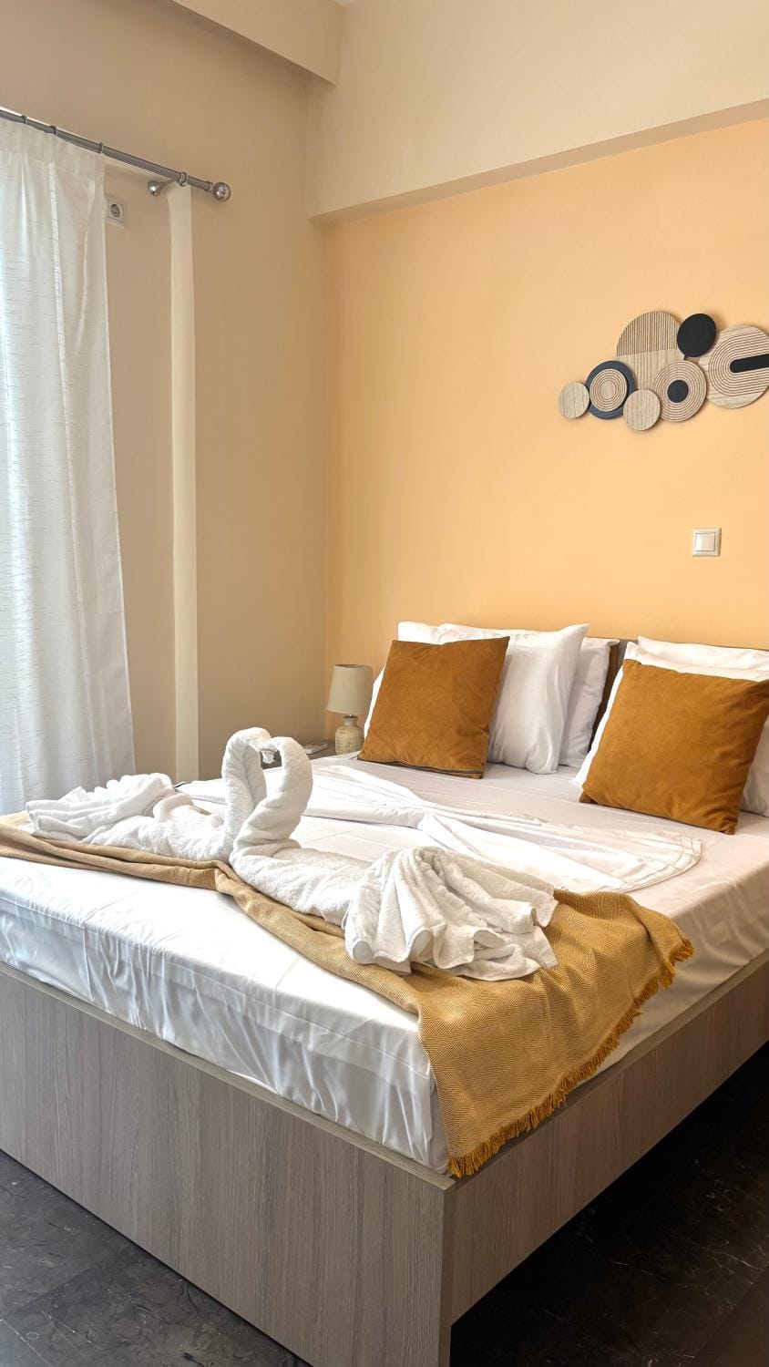 Bed, Bedroom, towels