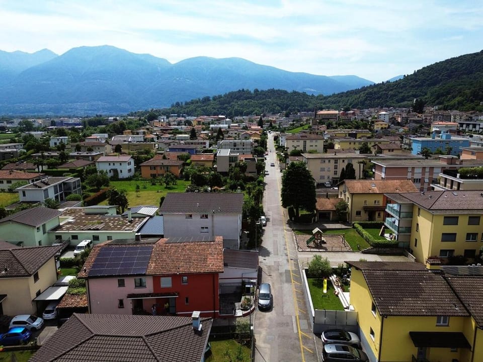 Property building, Neighbourhood, Bird's eye view, Street view, Location