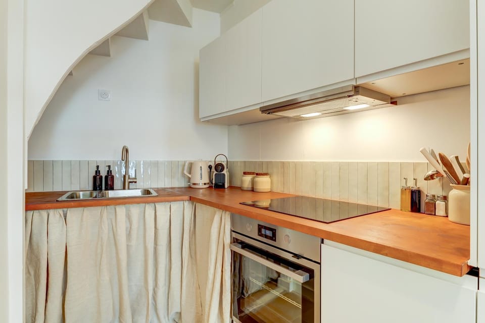 Kitchen or kitchenette, dishwasher, toaster