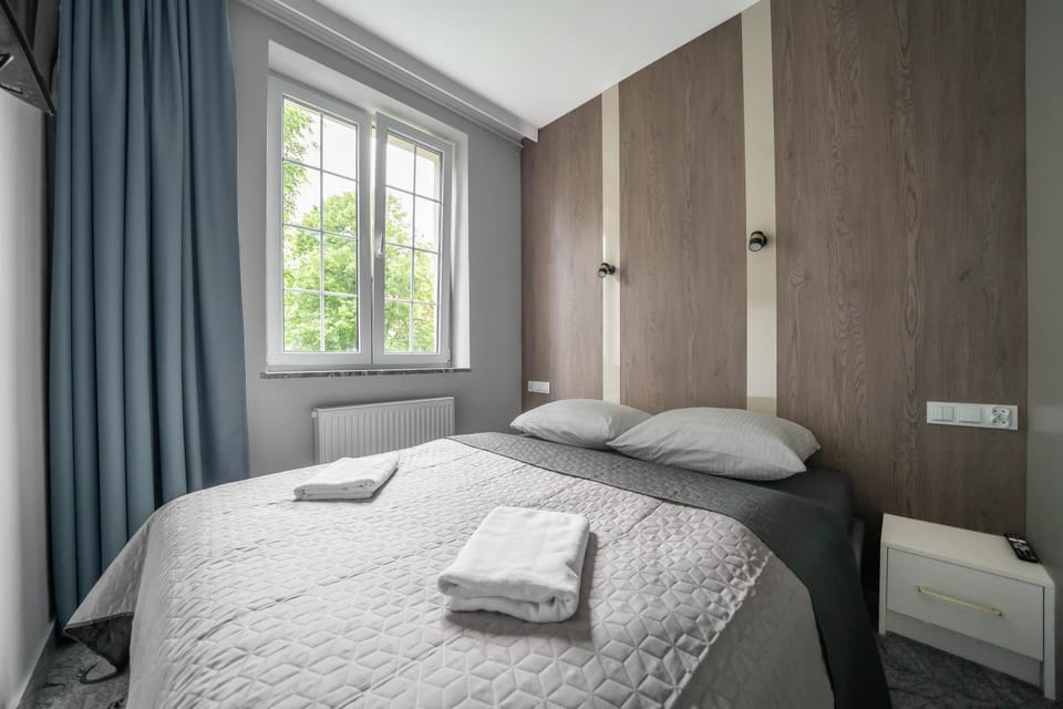 Bed, View (from property/room), Photo of the whole room, Bedroom, Garden view, Landmark view, Quiet street view, towels, wardrobe