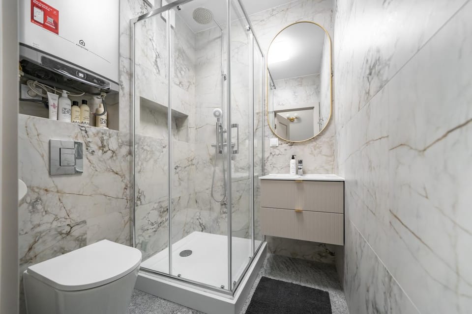 Shower, Toilet, Bathroom